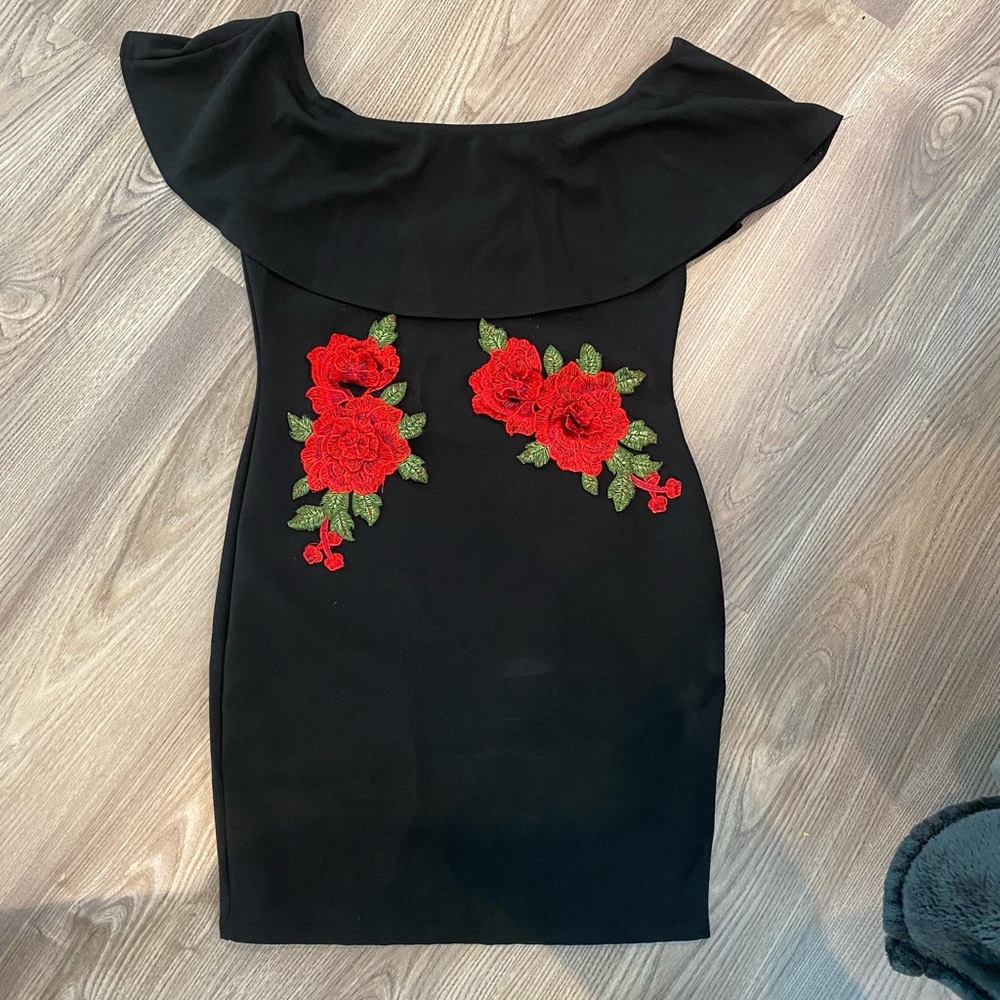 Boohoo off the shoulder dress size 6